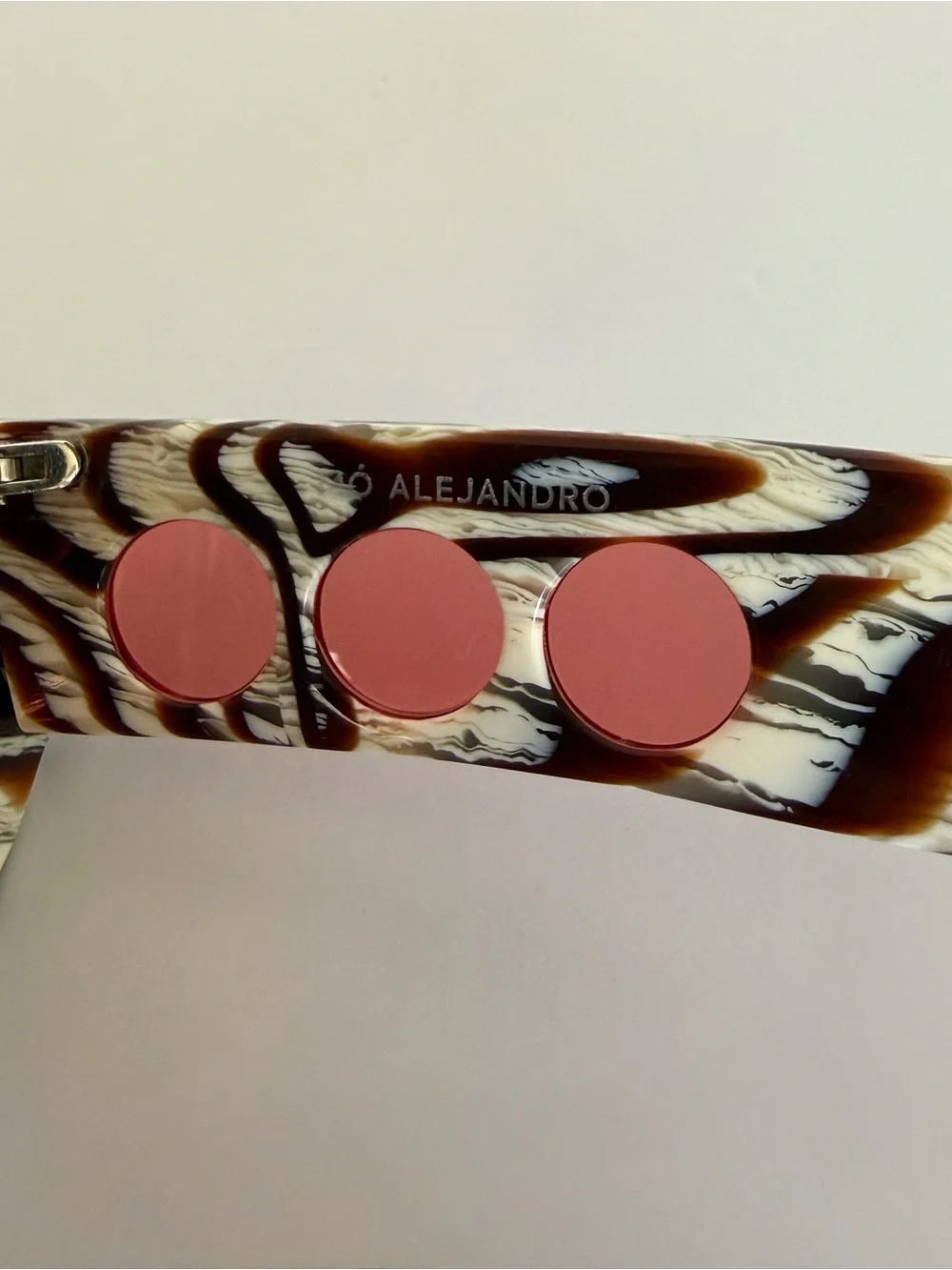 NEW!!! MO women sunglasses European brand Retail 360$